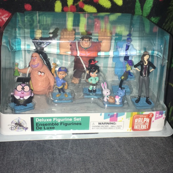 disney deluxe figurine set